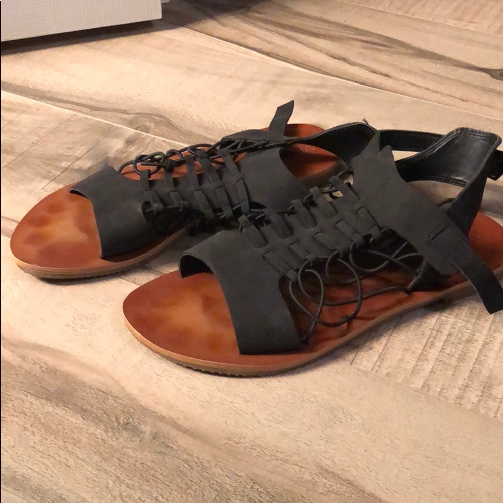 Volcom sandals super cute worn once